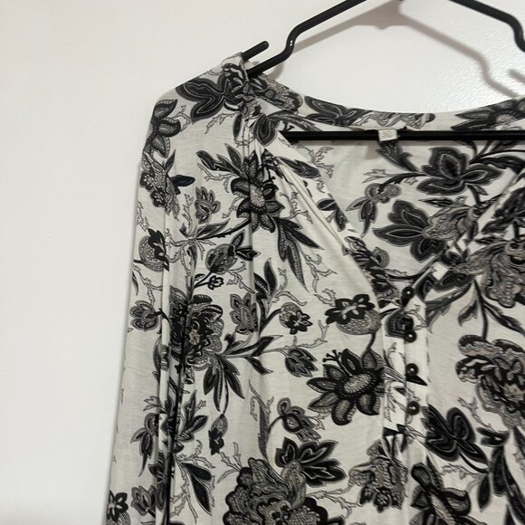 Lucky Brand Black and White Floral Flowy Long Sleeve - Picture 2 of 5